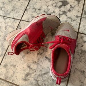 NIKE Womens Pink & Grey Running Sneakers Size 6